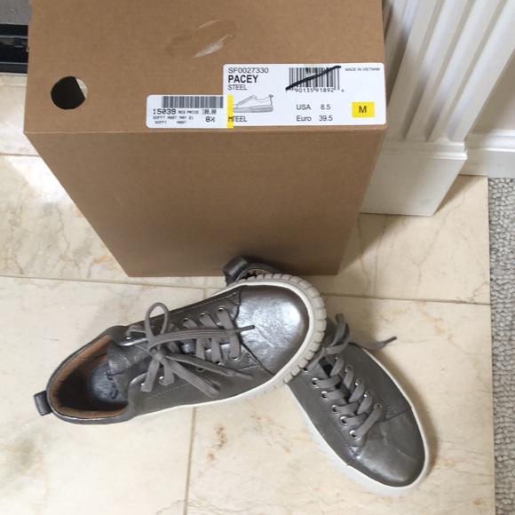 Beautiful Sofft “Pacey” sneaker in steel! Size 8.5! - Picture 10 of 10